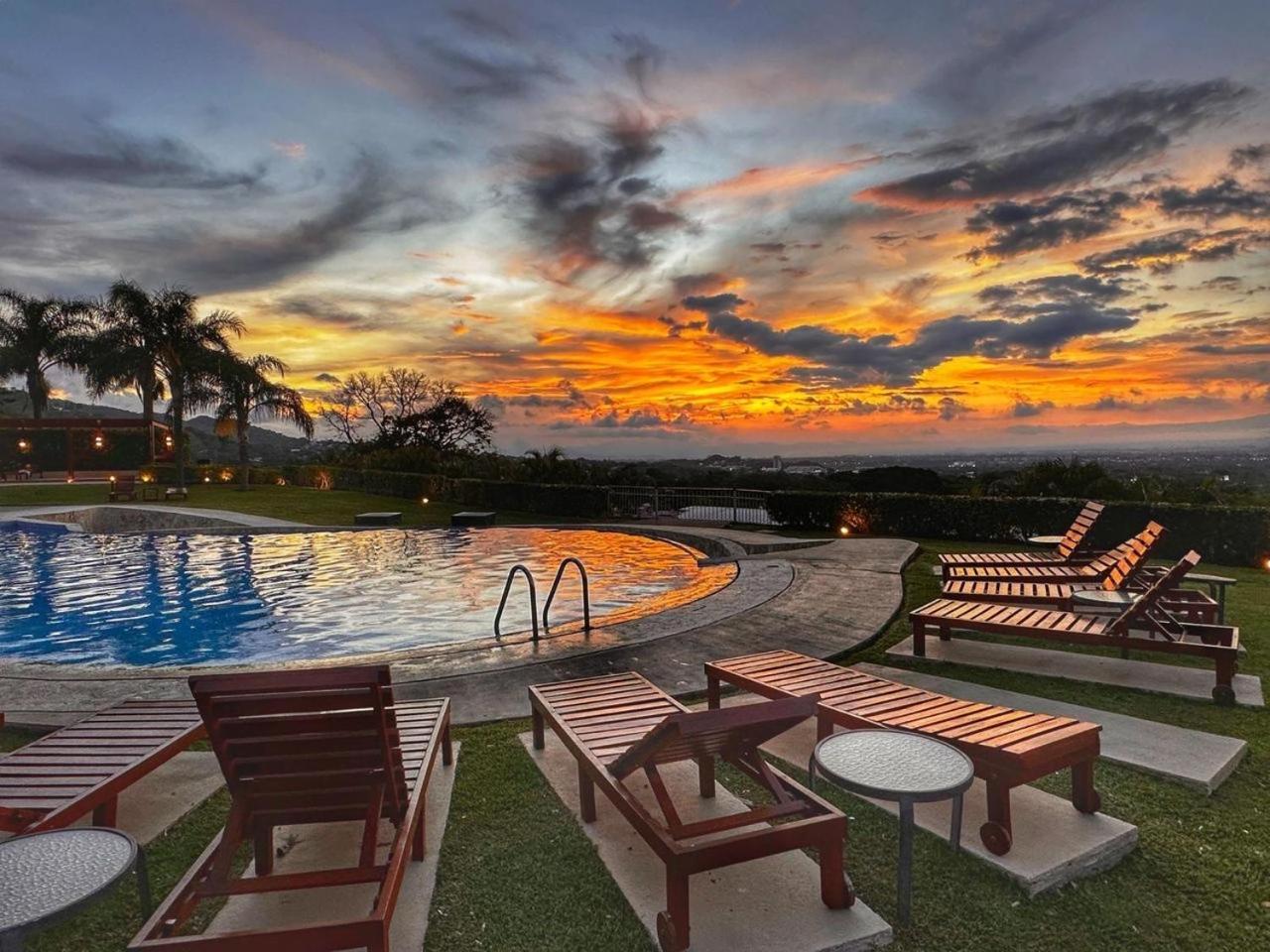 Cr Mariposa Rentals Comfortable Penthouse, Ac, Pool, Gym, Tennis Santa Ana (San Jose) Exterior foto